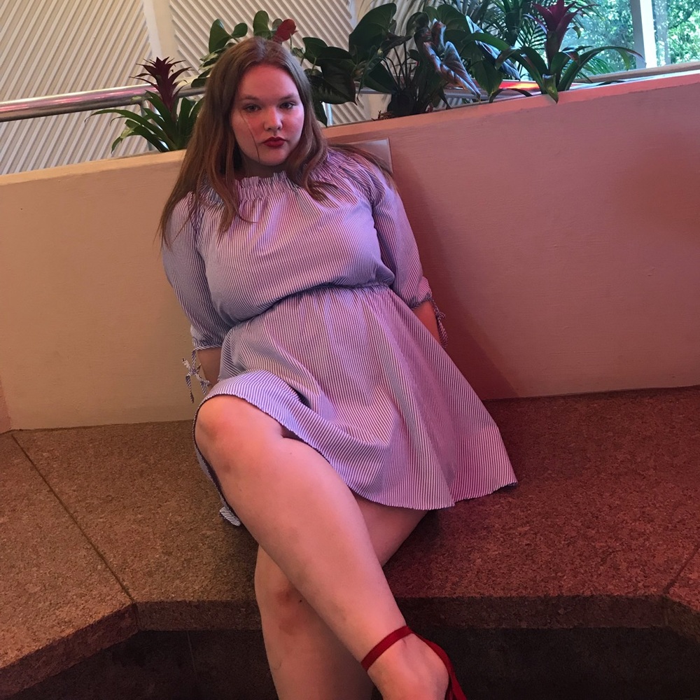 barely worn, fun little dress :)